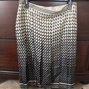 Ann Taylor-Elegant Black and White Pleated Skirt-size 8